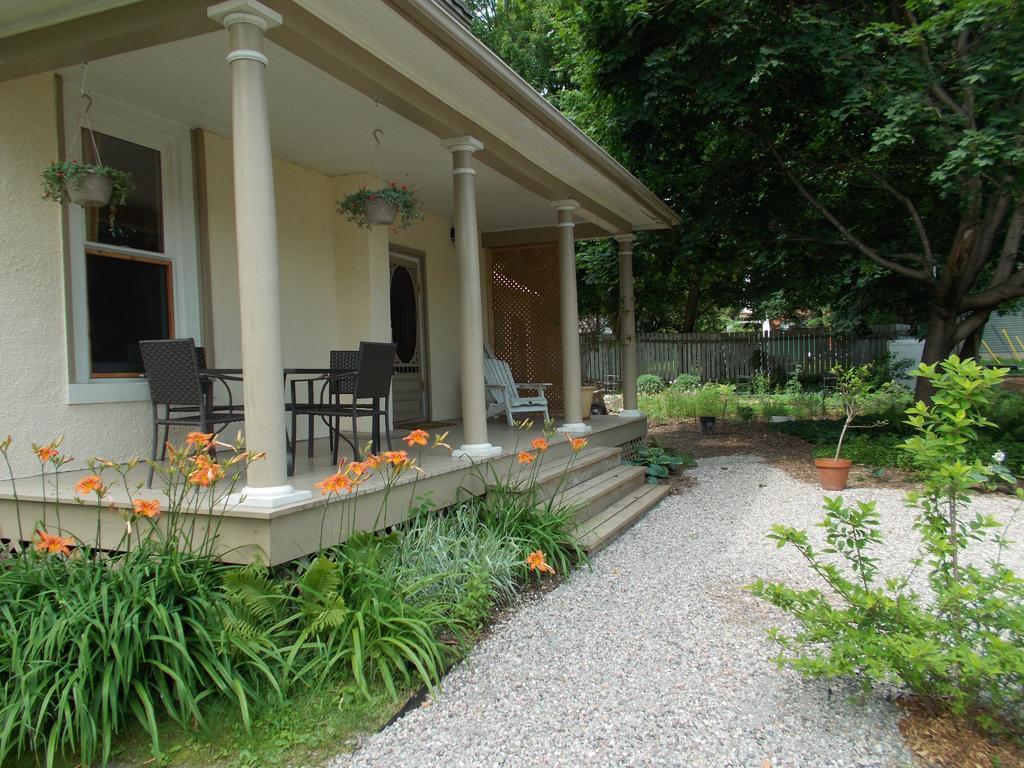 Absolute 1000 Islands Monthly Suites แกเนอนอเคว ห้อง รูปภาพ